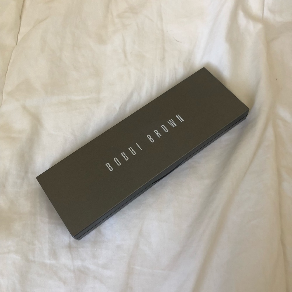 CUTE BOBBI BROWN EYE SHADOW